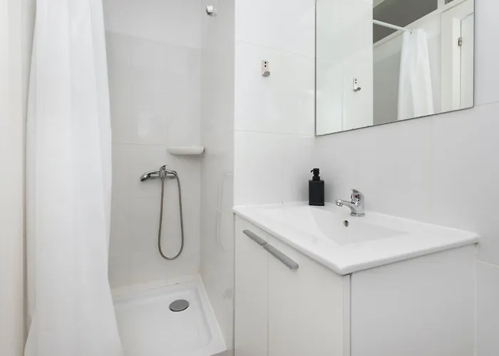 Houze Spacious Near Marques De Pombal